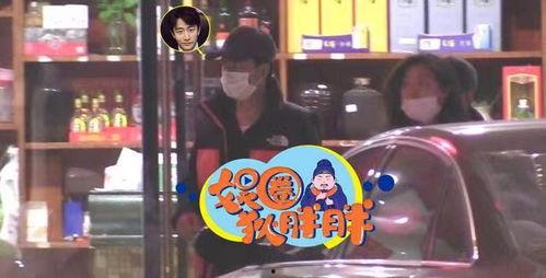 电影院给女朋友拍照,电影院里的甜蜜定格